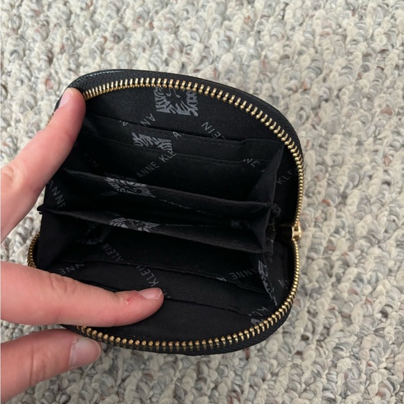 Small zippered, wallet, black with keychain - Picture 2 of 3